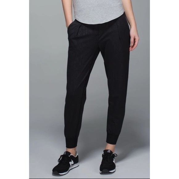 Lululemon Street To Studio Pant II Black Snakeskin Python Print Joggers Womens M - Picture 1 of 10